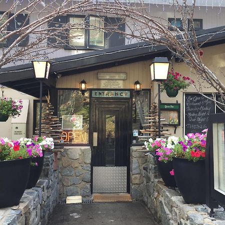 Black Bear Inn Thredbo Exterior foto